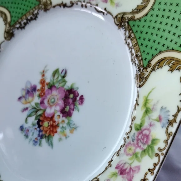 Vintage Floral Green and White Ceramic Plates - Picture 7 of 7